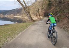 Březen 2022